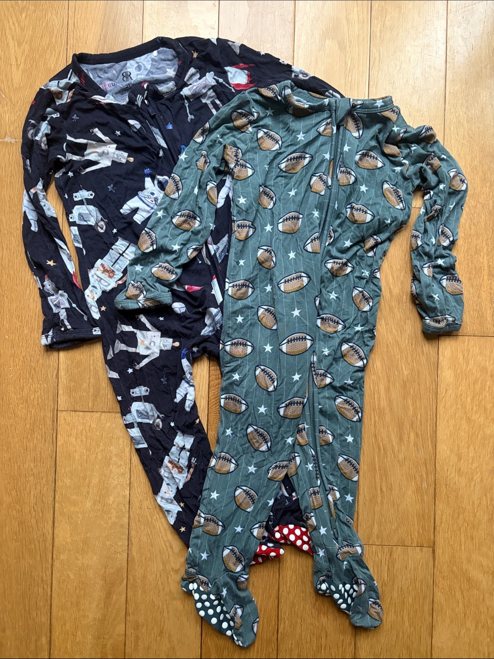 🏈Bums & Roses 2T Footie Bundle - Picture 1 of 6